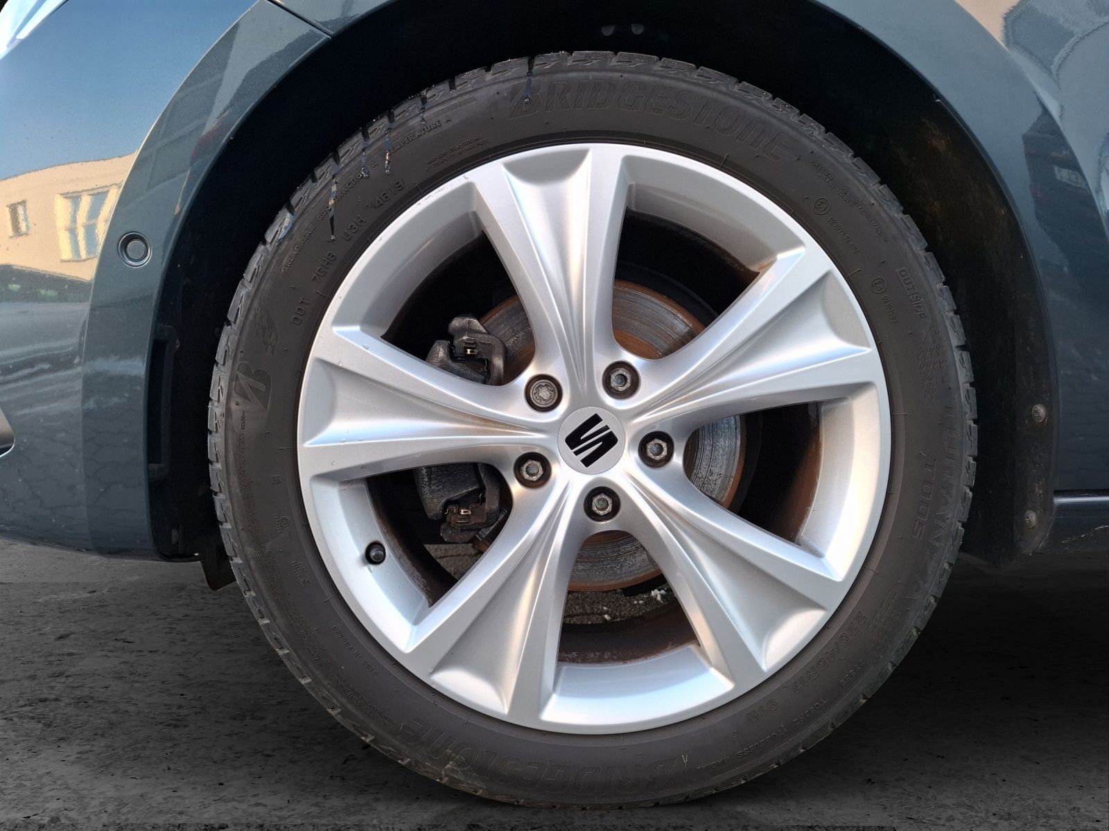 Fahrzeugabbildung SEAT Leon TSI FR LED Navi ACC Park-Assist SH