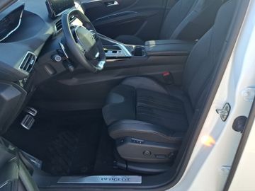 Peugeot 3008 GT 1.2 136 Kam.+KeyLess+LED+Navi+Pano+SD