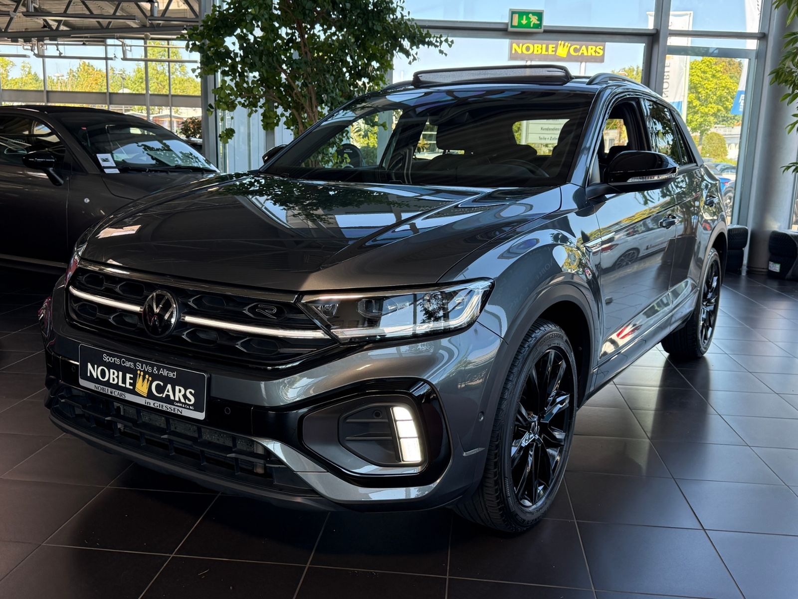 Fahrzeugabbildung Volkswagen T-Roc R-Line 1.5 l TSI  PANO ACC LED NAVI