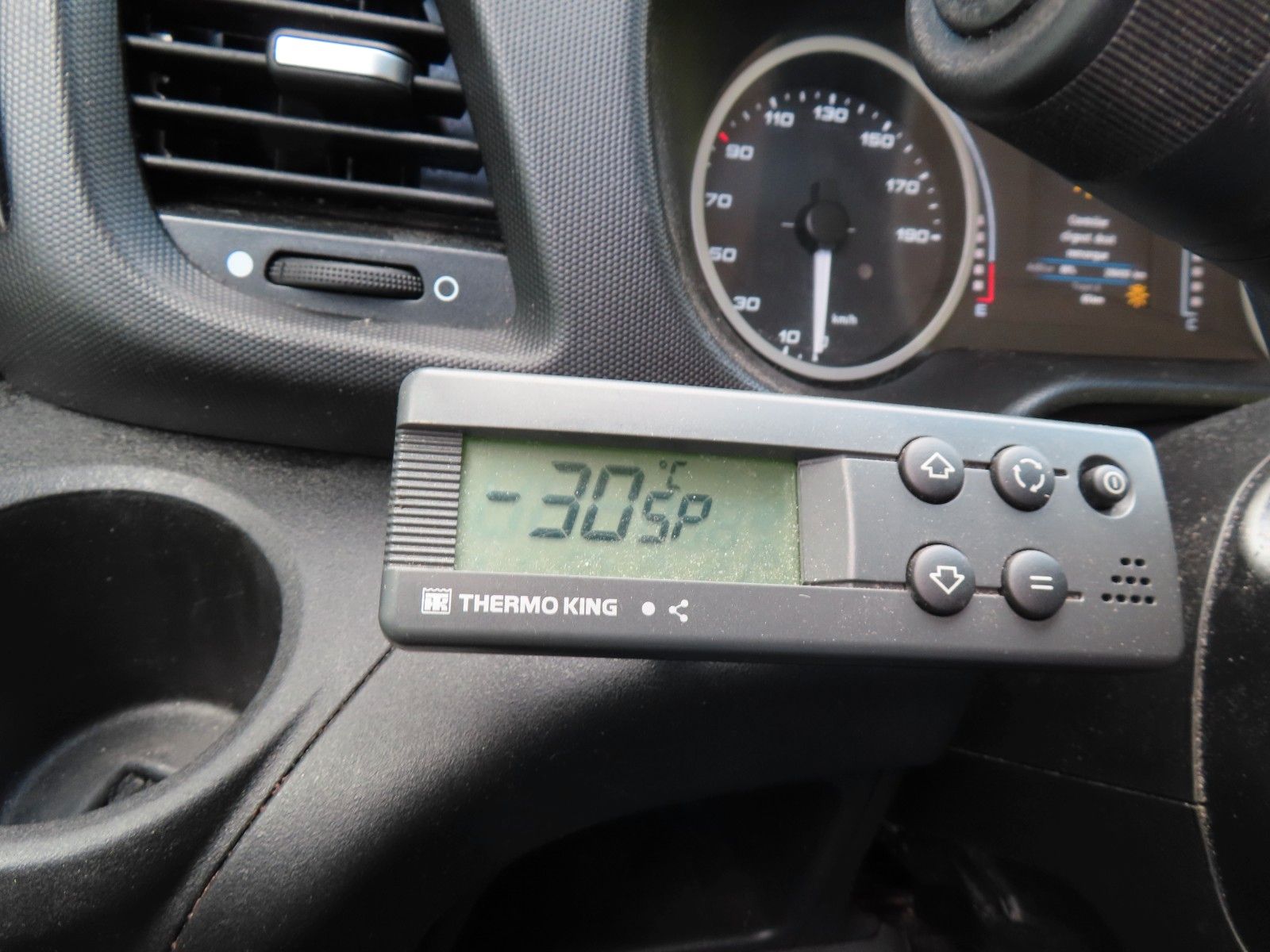 Iveco Daily  FRIGO + LIFT 13750€ HTVA imagem 3