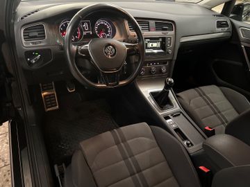 Volkswagen Golf - 10