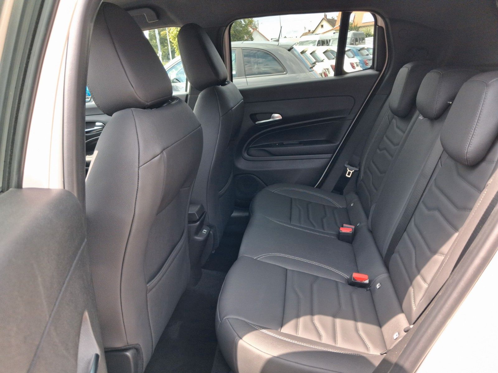 Fahrzeugabbildung Jeep Altitude Black Edition Leder Massage ACC