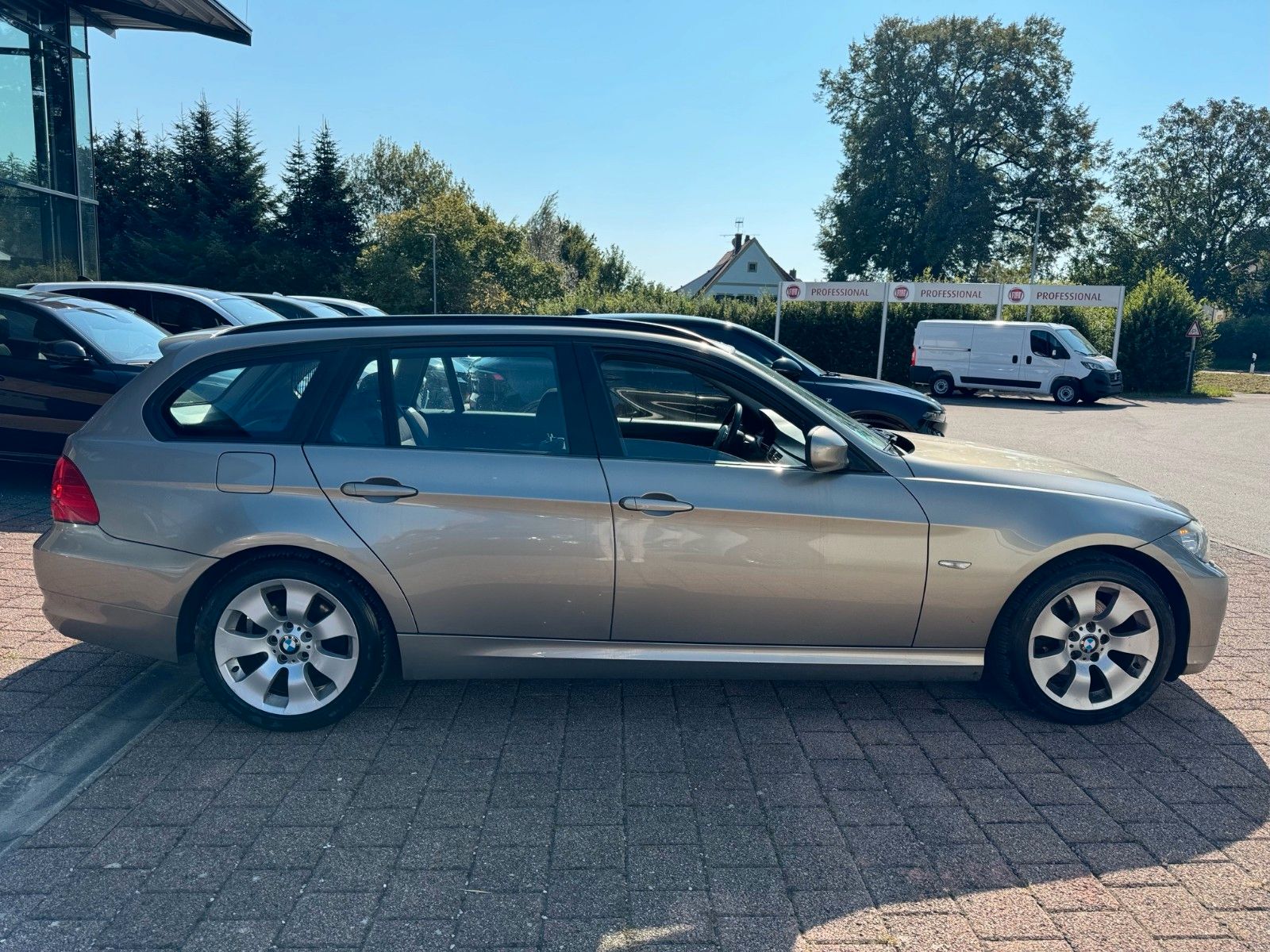 Fahrzeugabbildung BMW Baureihe Touring 320d E91 Panorama Sitzheizung