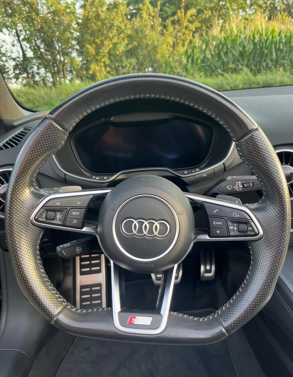 Audi TT Roadster 2.0 TFSI S tronic quattro -