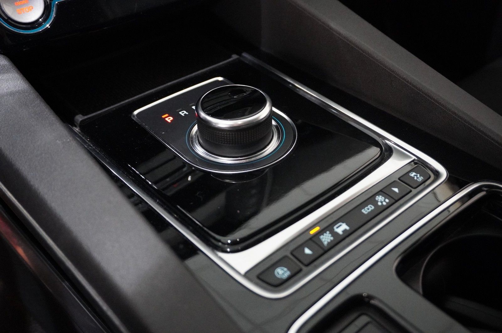 Fahrzeugabbildung Jaguar F-Pace 30D R-SPORT AWD NAVI/LED/SHZ/SPORT/AHK