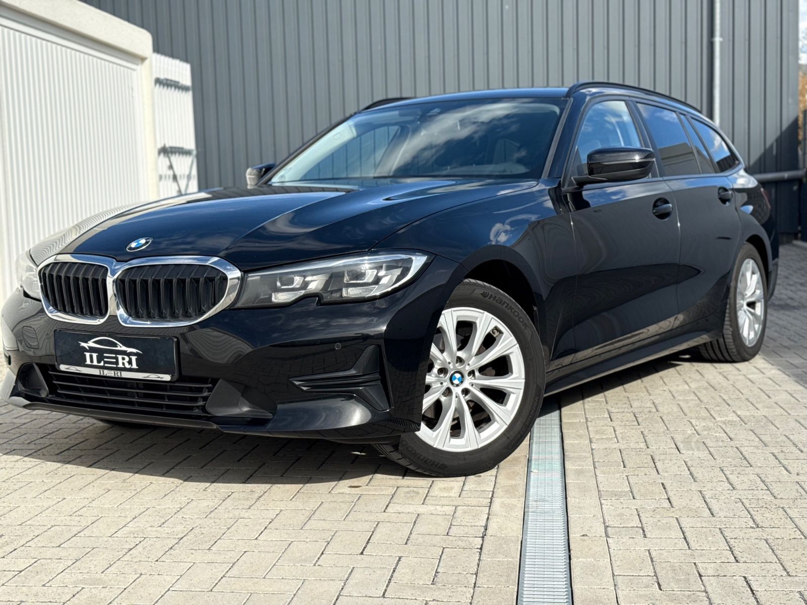 BMW 318 d Touring*STAND-HEIZUNG*AHK*BMW-DISPLAY*LED*