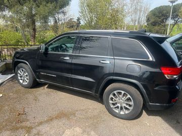 Jeep Grand Cherokee - 12