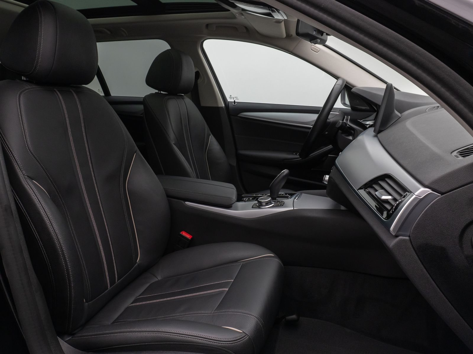 Fahrzeugabbildung BMW 530e Panorama 360°DAB H/K ACC AHK Alarm Leder