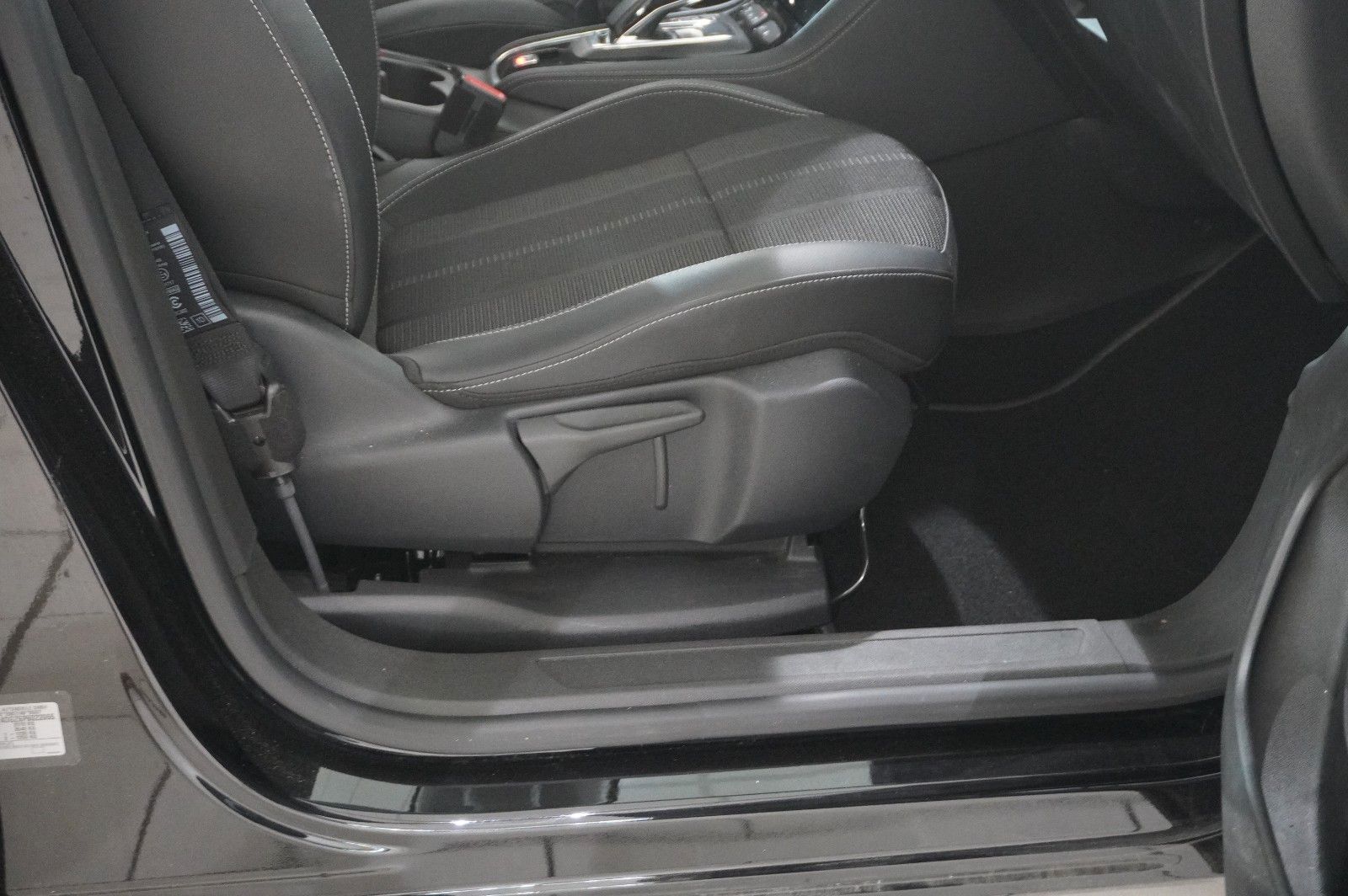 Fahrzeugabbildung Opel Grandland (X) 1.6 PHEV ELEGANCE NAVI/LED/SPORT