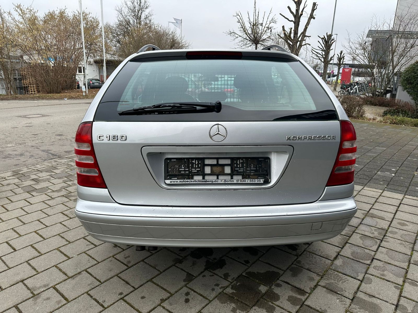 Fahrzeugabbildung Mercedes-Benz C 180 T KOMPRES*SCHIEBEDACH*KLIMA*SH*ALARM*TEMPO