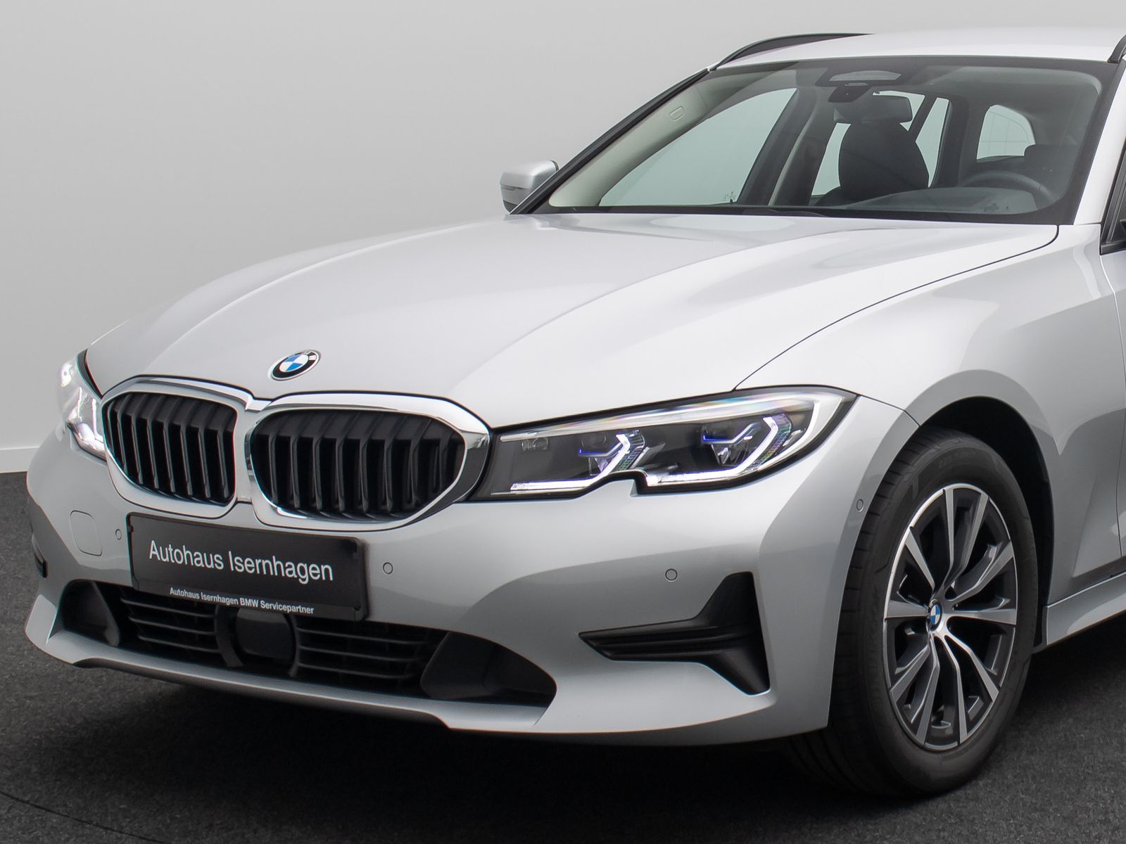 Fahrzeugabbildung BMW 320d Laser HUD DAB HiFi AHK ACC Komfort Sport