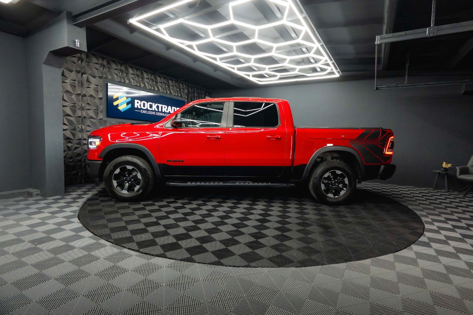 Fahrzeugabbildung Dodge RAM 5.7 V8 HEMI 4x4 REBEL AXLE LOCK LPG Pano ACC