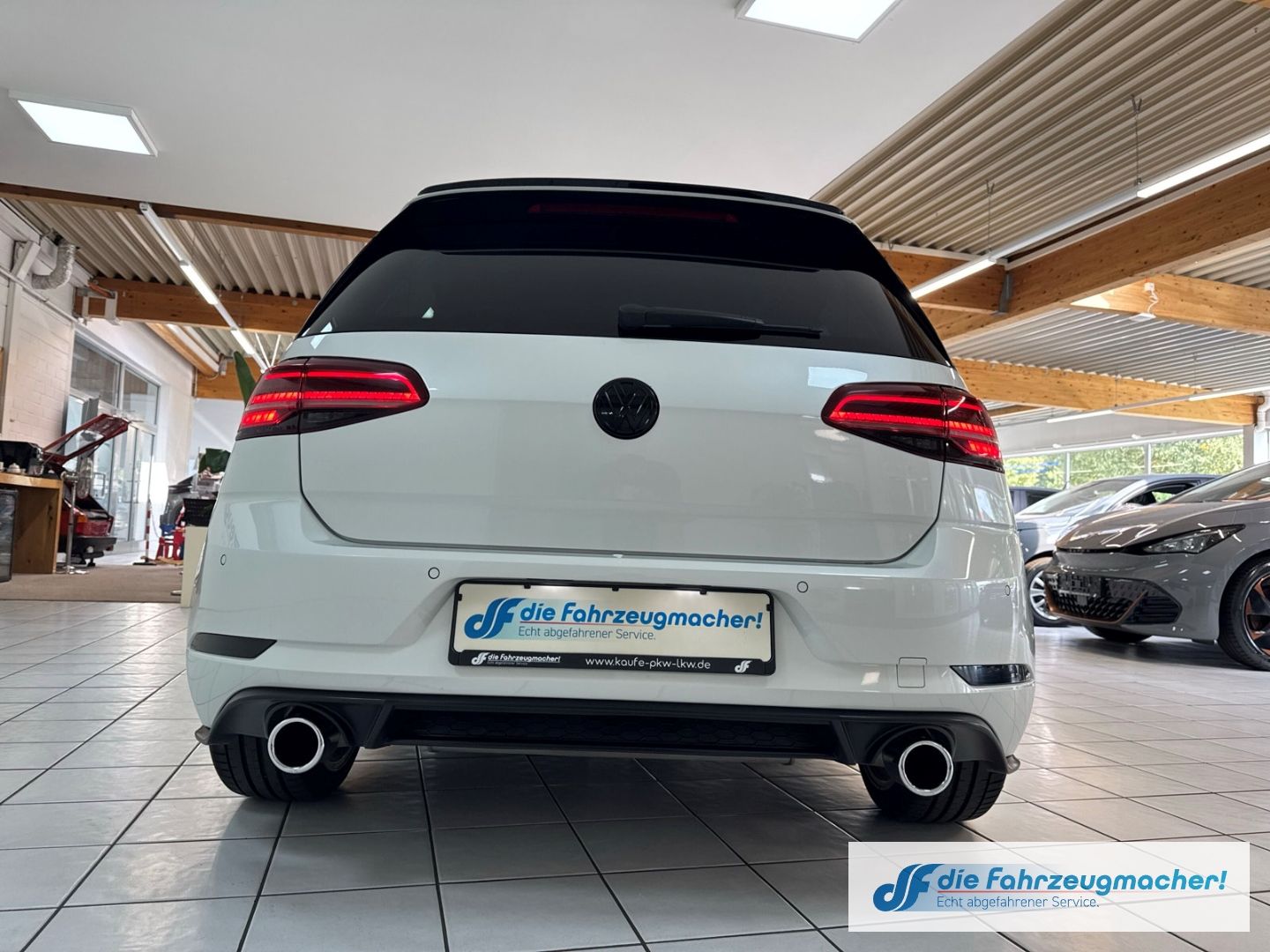Fahrzeugabbildung Volkswagen Golf VII GTI DSG TOP-Panodach Navi VOLL-LED ACC
