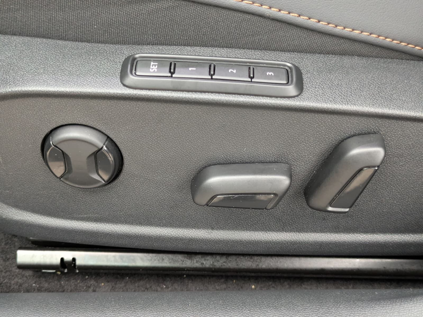 Fahrzeugabbildung CUPRA Leon 1.5 eTSI EDGE MATRIX*ACC*KAM*18"5JGARANTIE