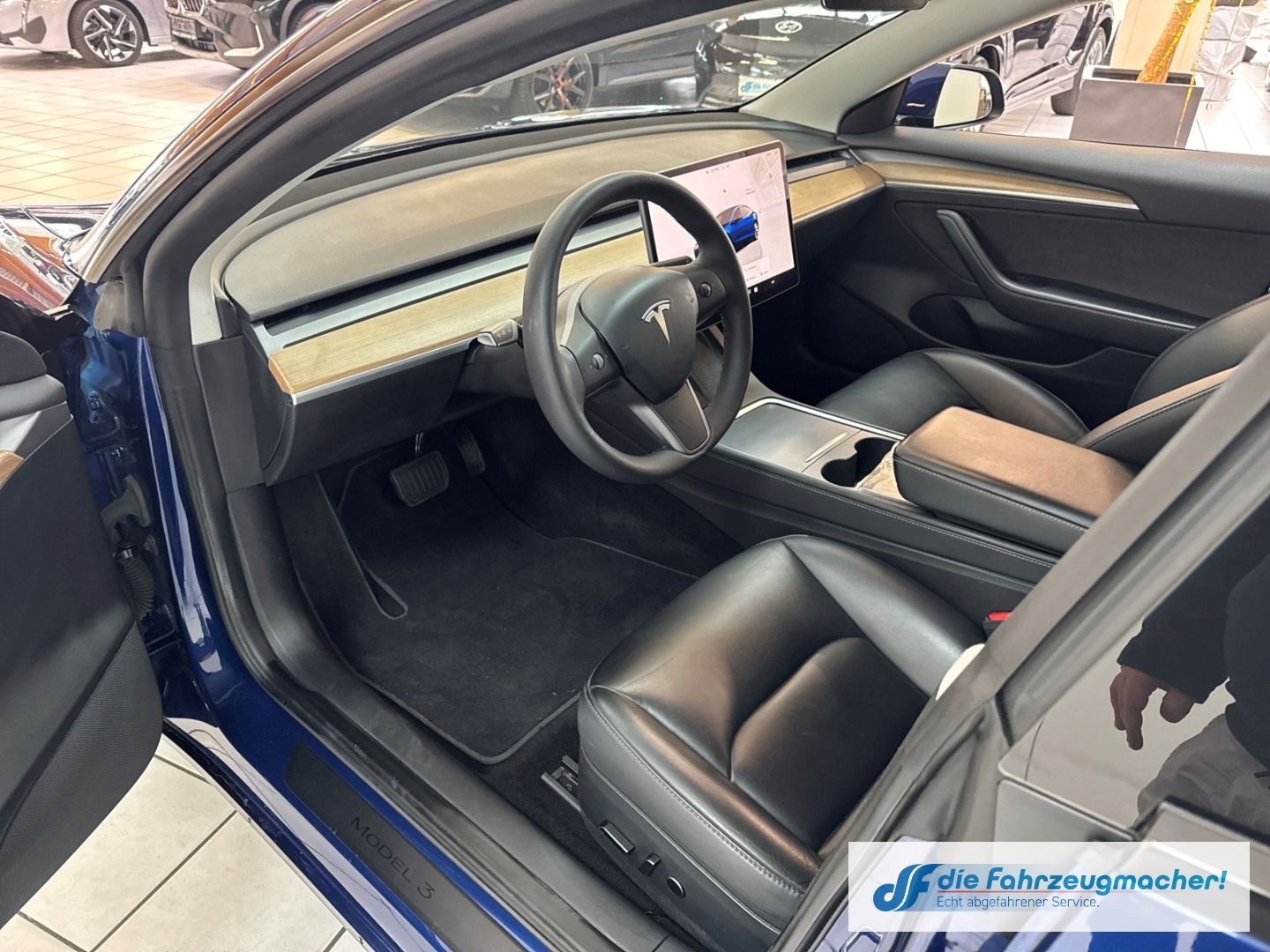 Fahrzeugabbildung Tesla Model 3 Basis RWD Leder Soundsystem ACC El. Heck