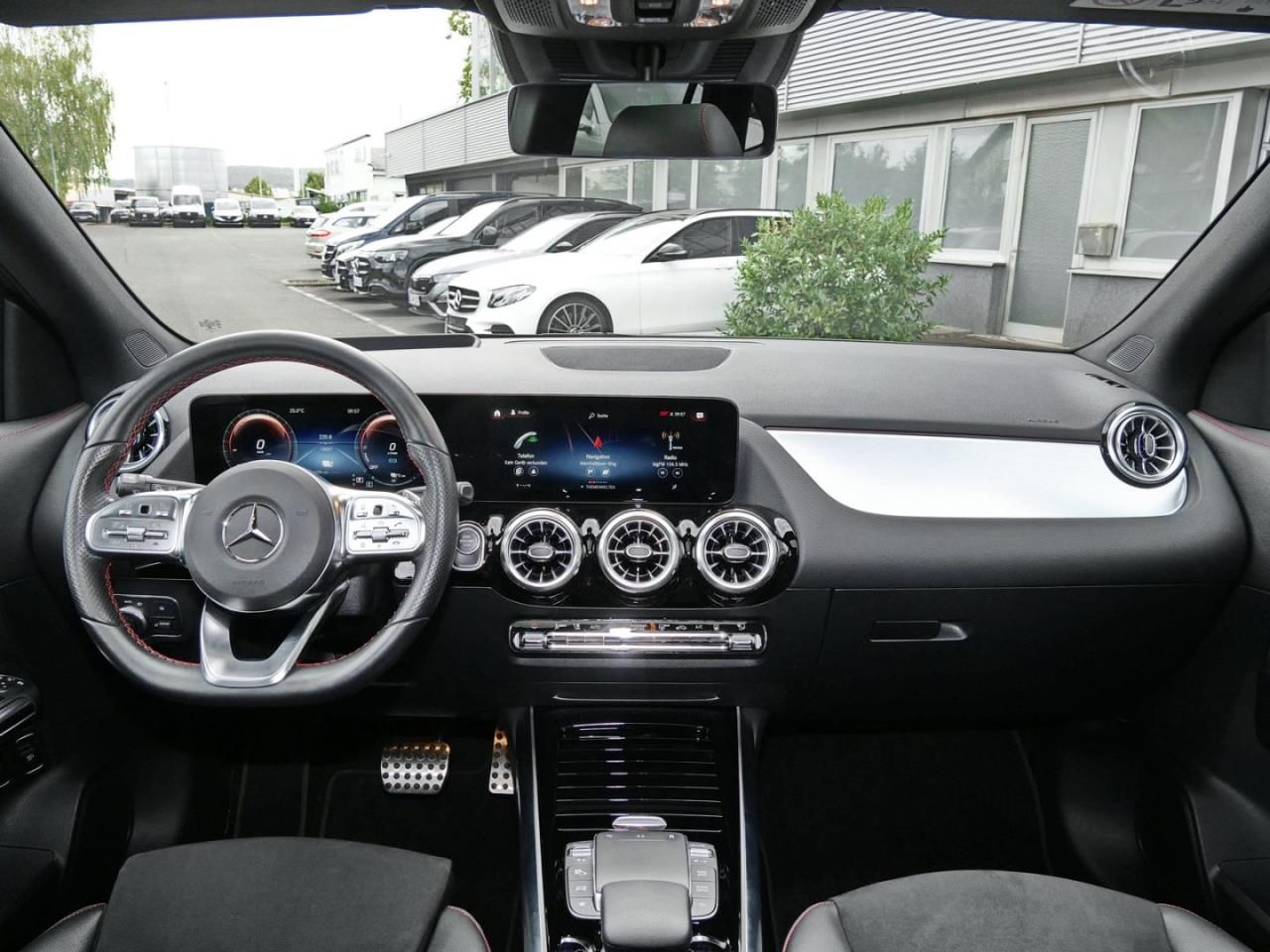 Mercedes-Benz GLA 250 e AMG Night Panorama Distronic 360° HUD foto 12