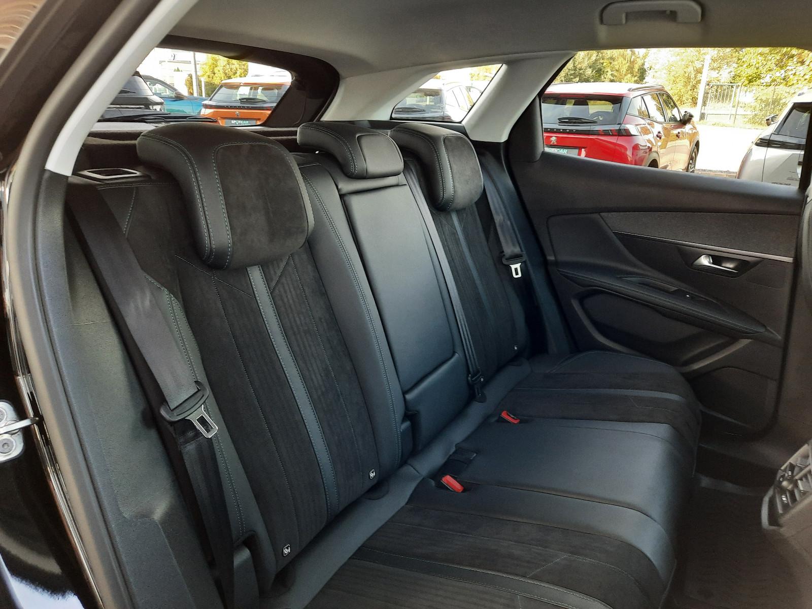 Peugeot 3008 Crossway EAT8  NAVI SH ELHK GJR aAHK