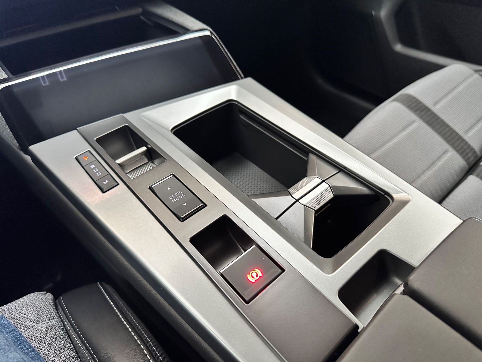 Fahrzeugabbildung Opel Grandland Hybrid *NAVI*SHZ*Allwetter*Kamera*Foc