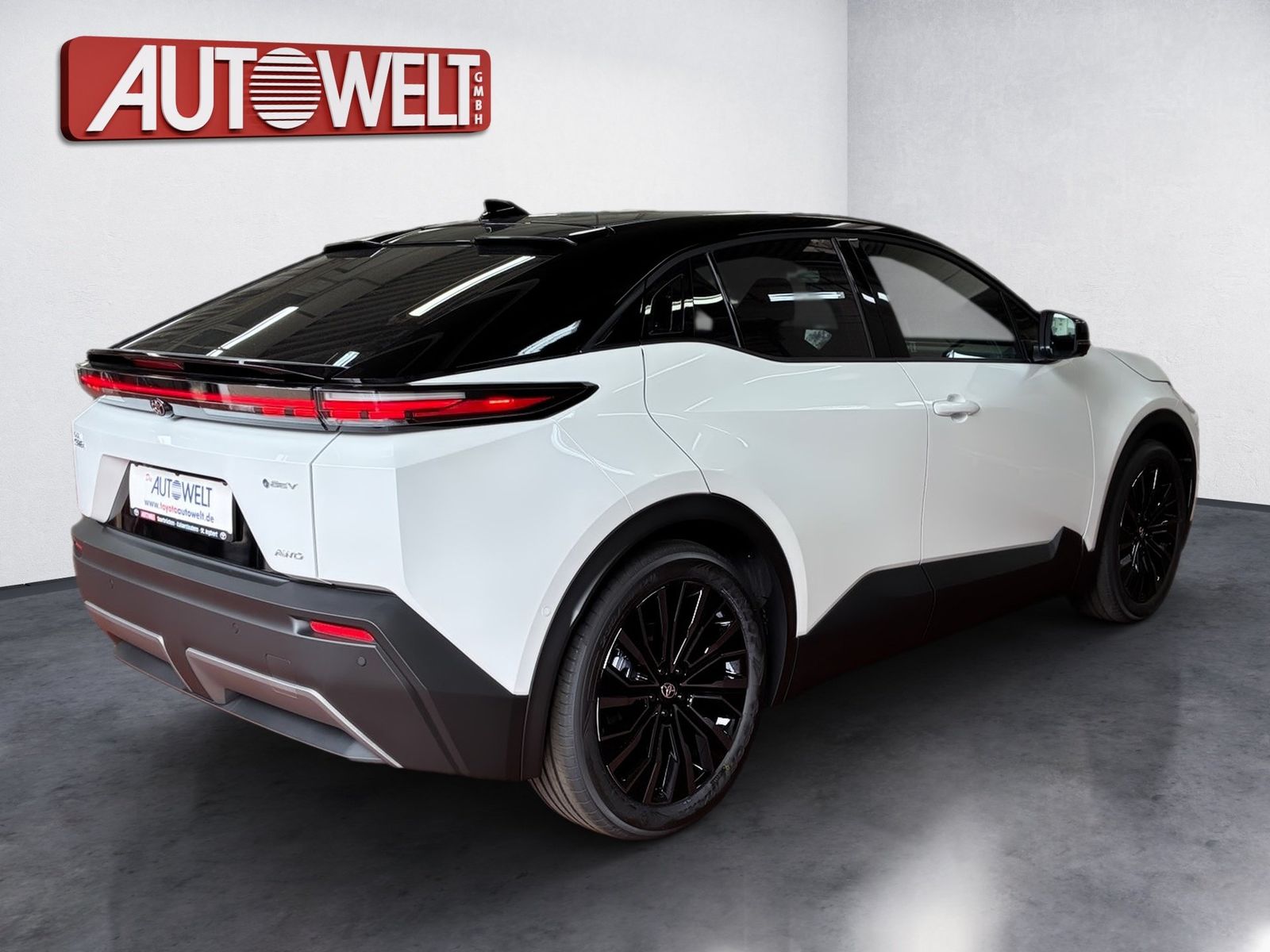 Fahrzeugabbildung Toyota C-HR+ Lounge 4x4 AWD 77KW, 360,Navi,SHZ,el.Heck