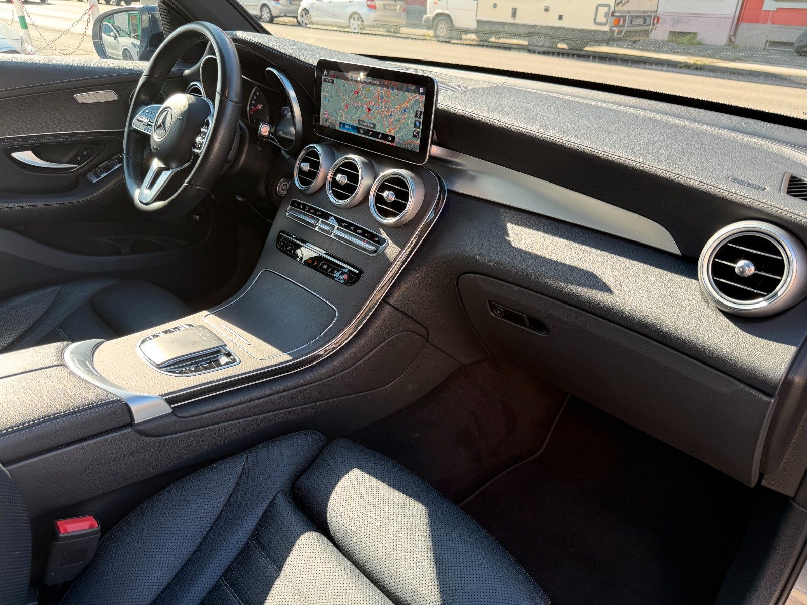 Fahrzeugabbildung Mercedes-Benz GLC 400 COUPE  4-MATIC AMG LINE LEDER SD STANDH.