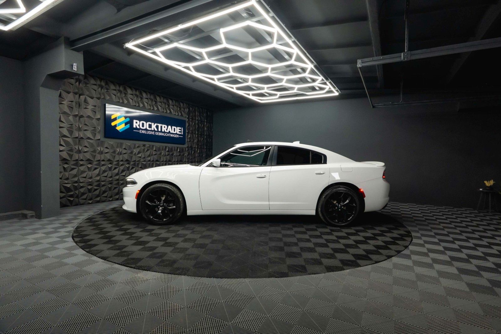 Fahrzeugabbildung Dodge Charger 3.6 Night-Paket | LED | Unfallfrei | 20'