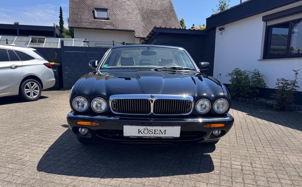 Jaguar XJ