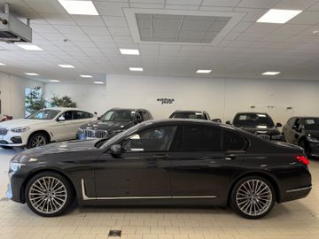 BMW 750 - 11