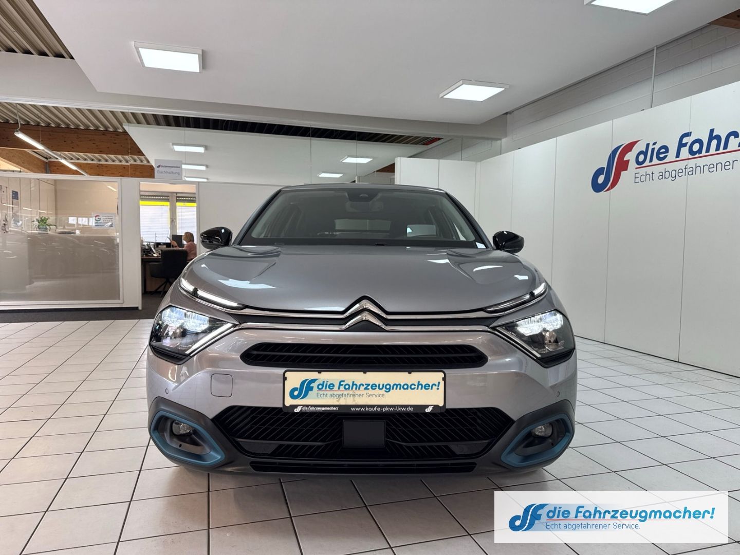 Fahrzeugabbildung Citroën C4 E- Shine HUD Navi 360 Kamera LED Apple CarPla