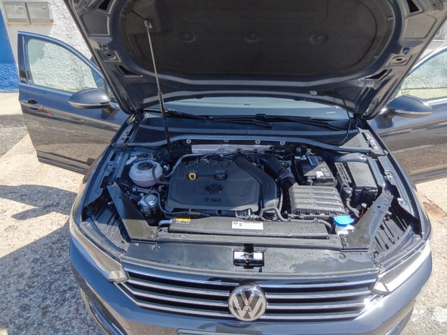 Fahrzeugabbildung Volkswagen Passat Variant Comfort/1.Hd/SitzH/AHK/59TKM/150P