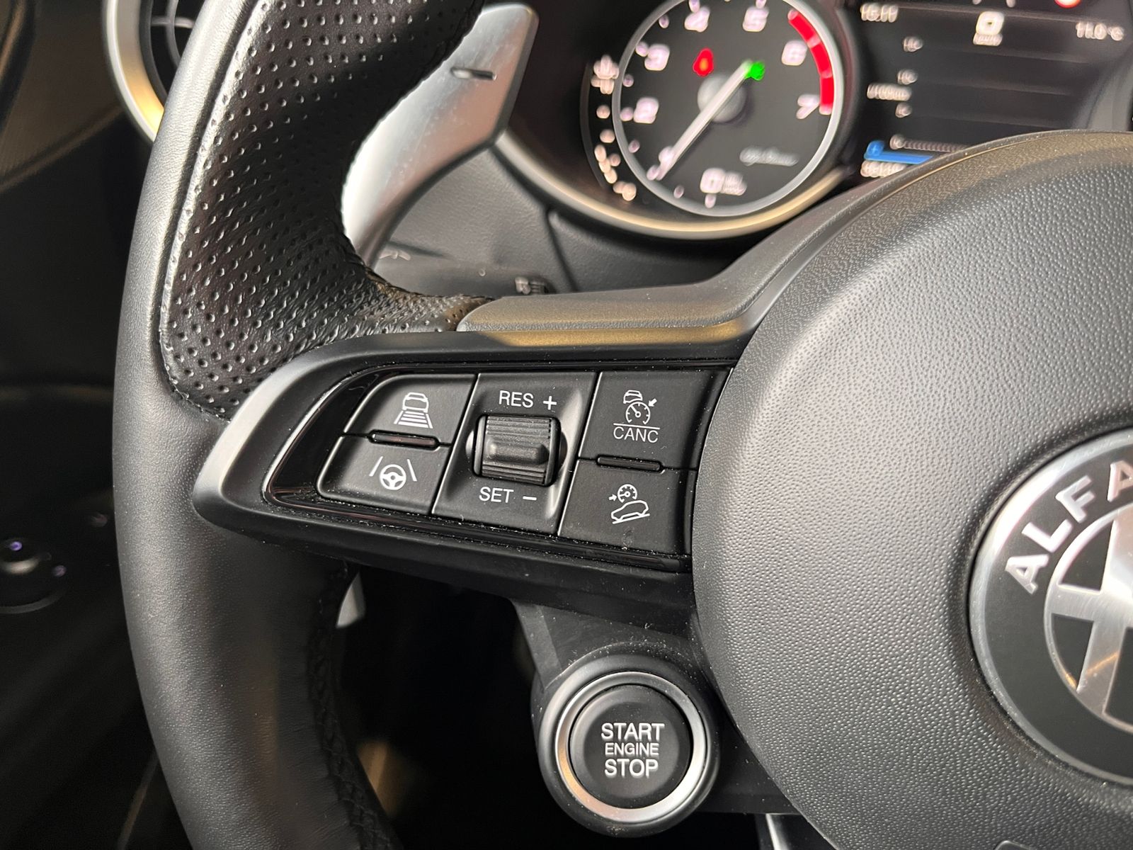 Fahrzeugabbildung Alfa Romeo Stelvio Veloce Q4 ACC NAVI LEDER AHK