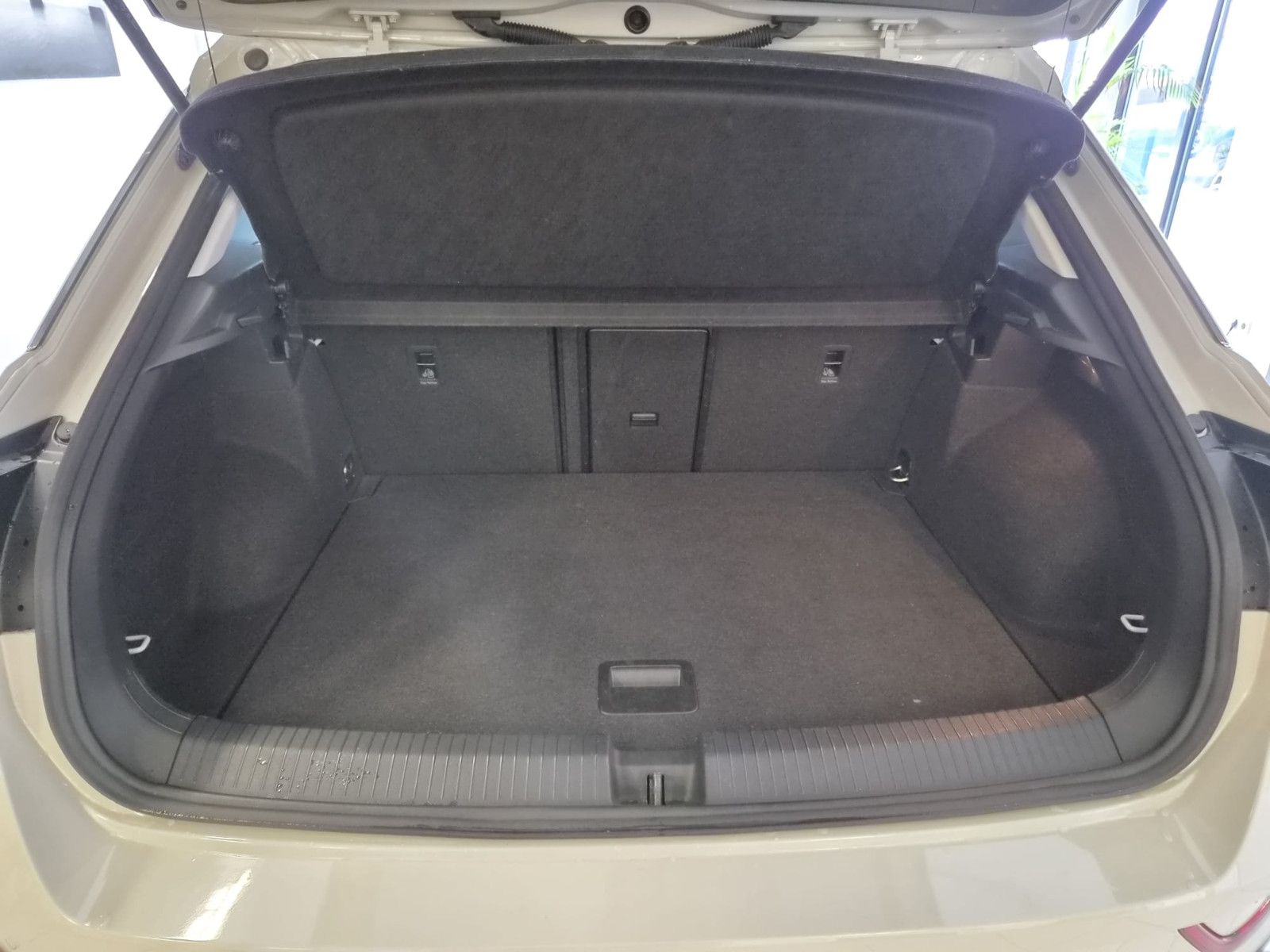 Fahrzeugabbildung Volkswagen T-Roc Life / NAVI / AHK / DIGITAL