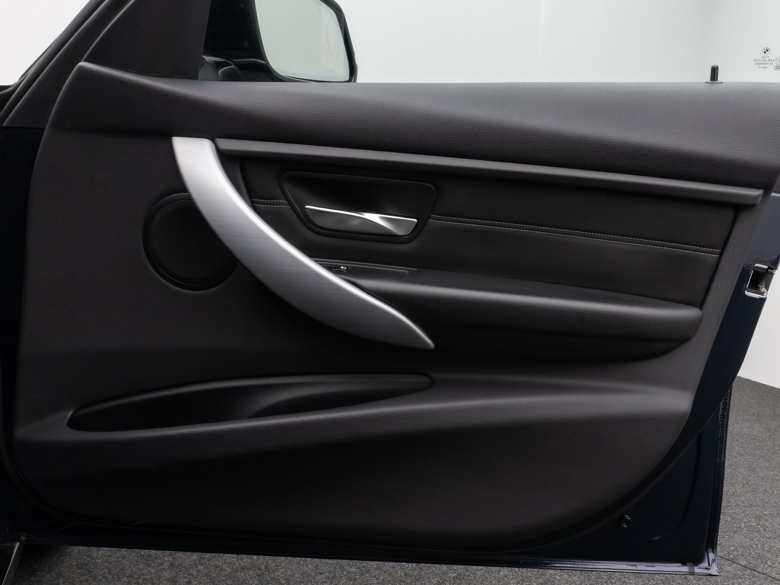 Fahrzeugabbildung BMW 320i Sport Line PDC Xenon AHK Geschwindigkeitsre