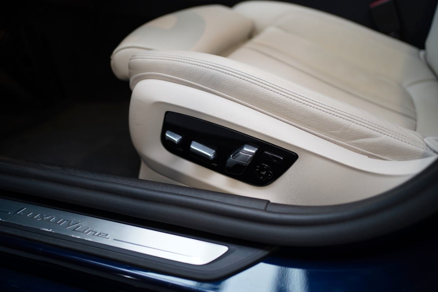 Fahrzeugabbildung BMW 530i xDrive Luxury Line +Komfortsitze+Laserlicht