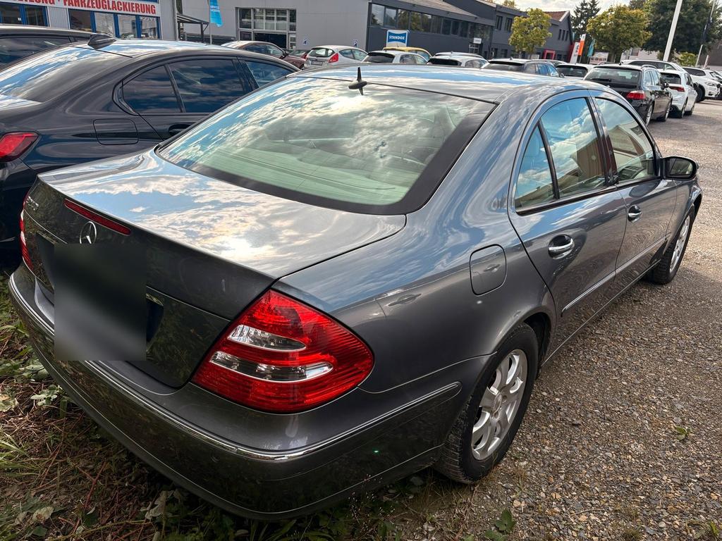 Mercedes-Benz E 240