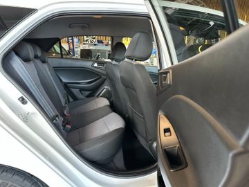 MYAUTOCENTER – Gebraucht- und Jahreswagen mit Werkstattservice in Pfaffenhofen Hyundai i20 *TÜV:828*KLIMA*TEMPO*CARPLAY*PDC*CAM*