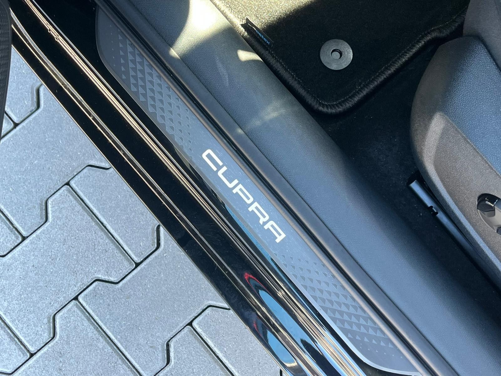 Fahrzeugabbildung CUPRA Leon 1.5 eTSI *PANO*ALCAN.*Drive2*ACC