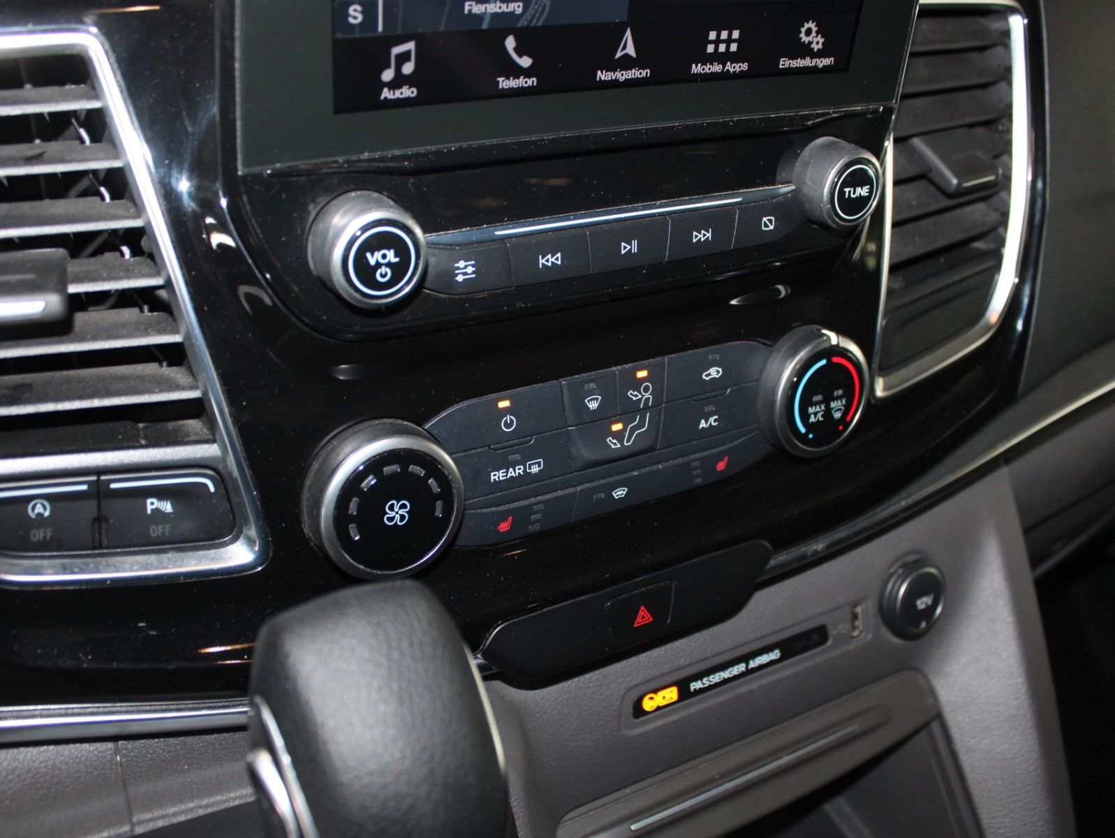 Fahrzeugabbildung Ford Tourneo Custom Titanium Aut. 8-Si STDZ LEDER AHK