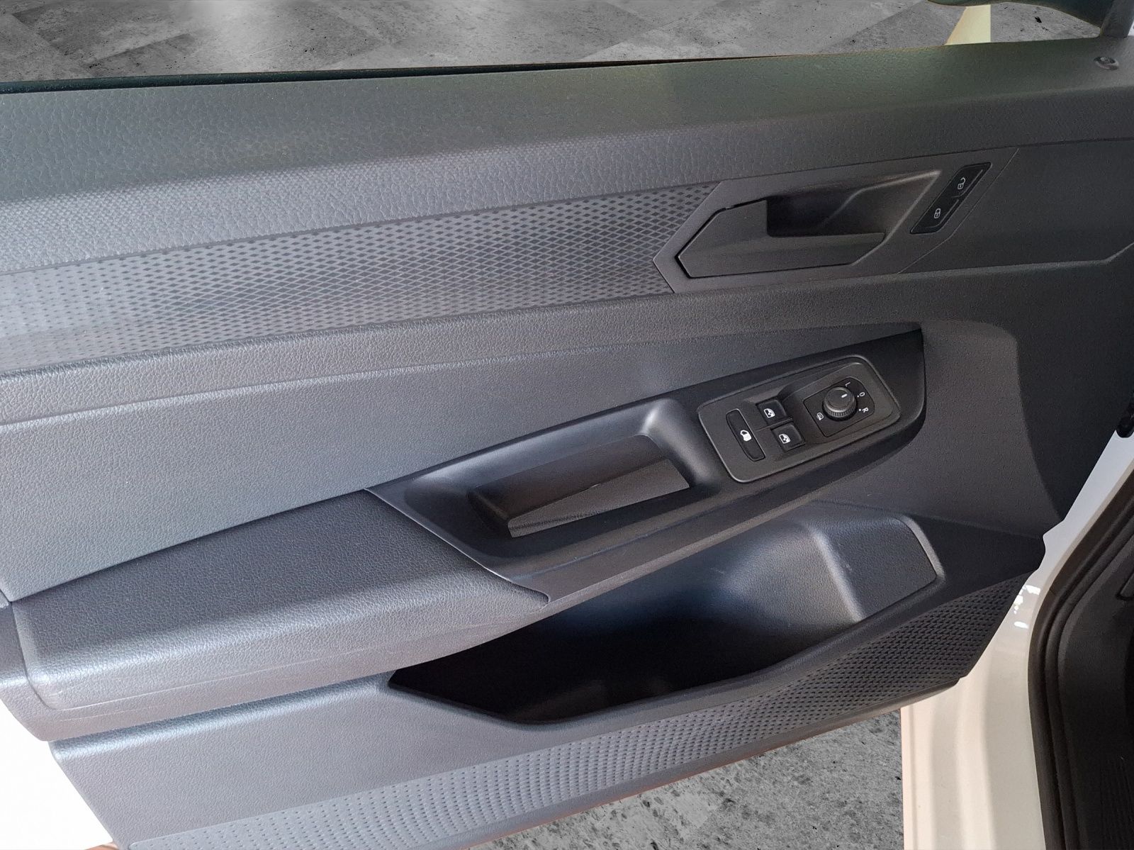 Fahrzeugabbildung Volkswagen Caddy TDI Kasten Maxi Klima AHK DAB PDC SH