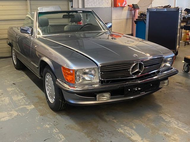 Mercedes-Benz SL 560