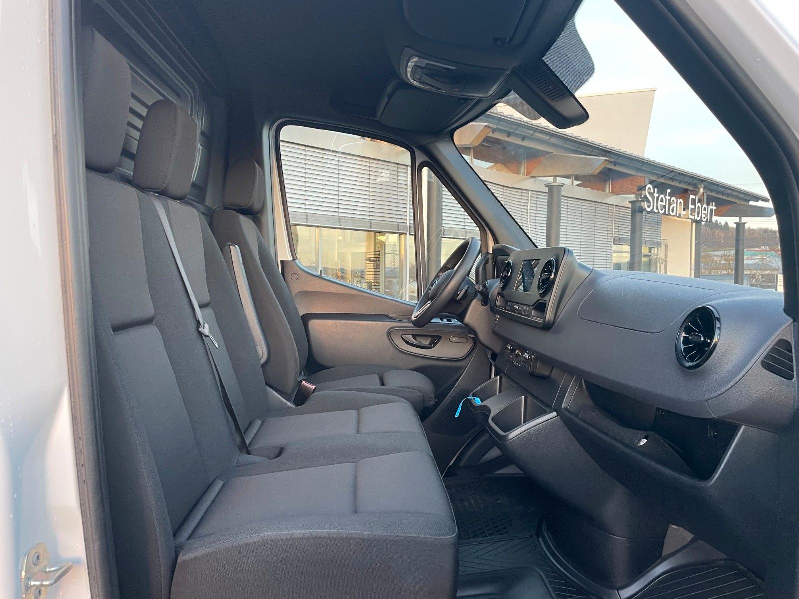 Fahrzeugabbildung Mercedes-Benz Sprinter 317 CDI 3665 9G Klima 360 MBUX