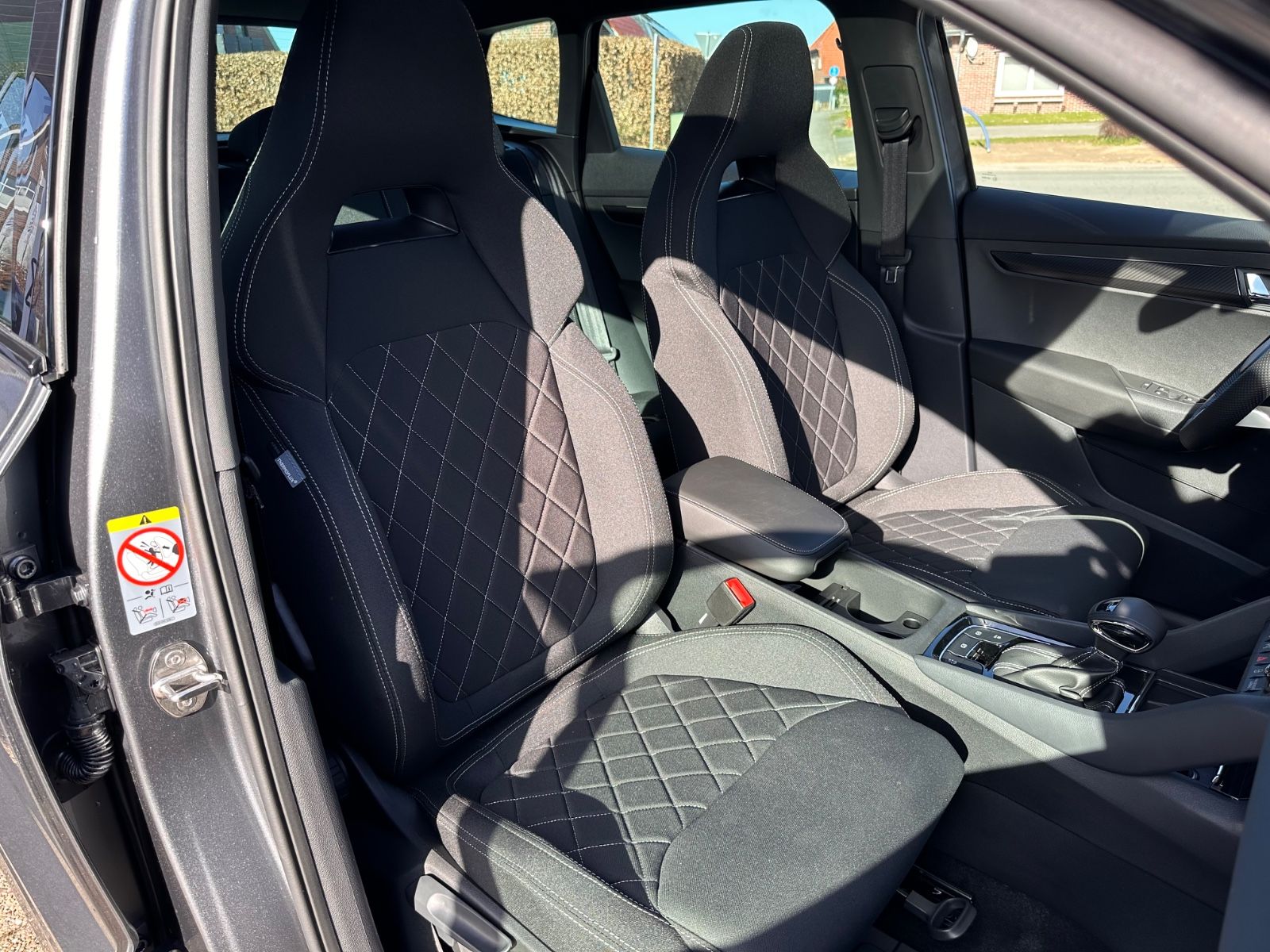 Fahrzeugabbildung SKODA Karoq Sportline 1.5 TSI DSG MATRIX/AHK/ACC/Navi