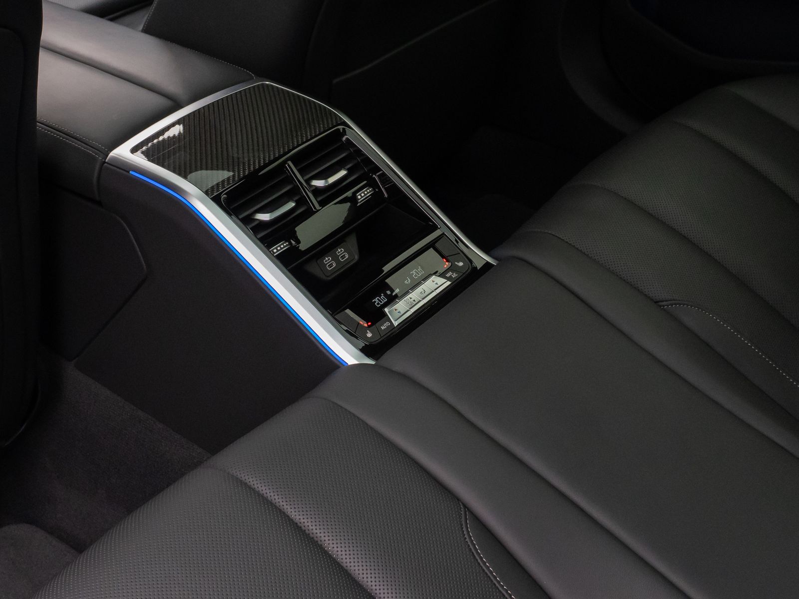 Fahrzeugabbildung BMW M850i xD GranCoupé Panorama Laser H/K SoftCl 20"