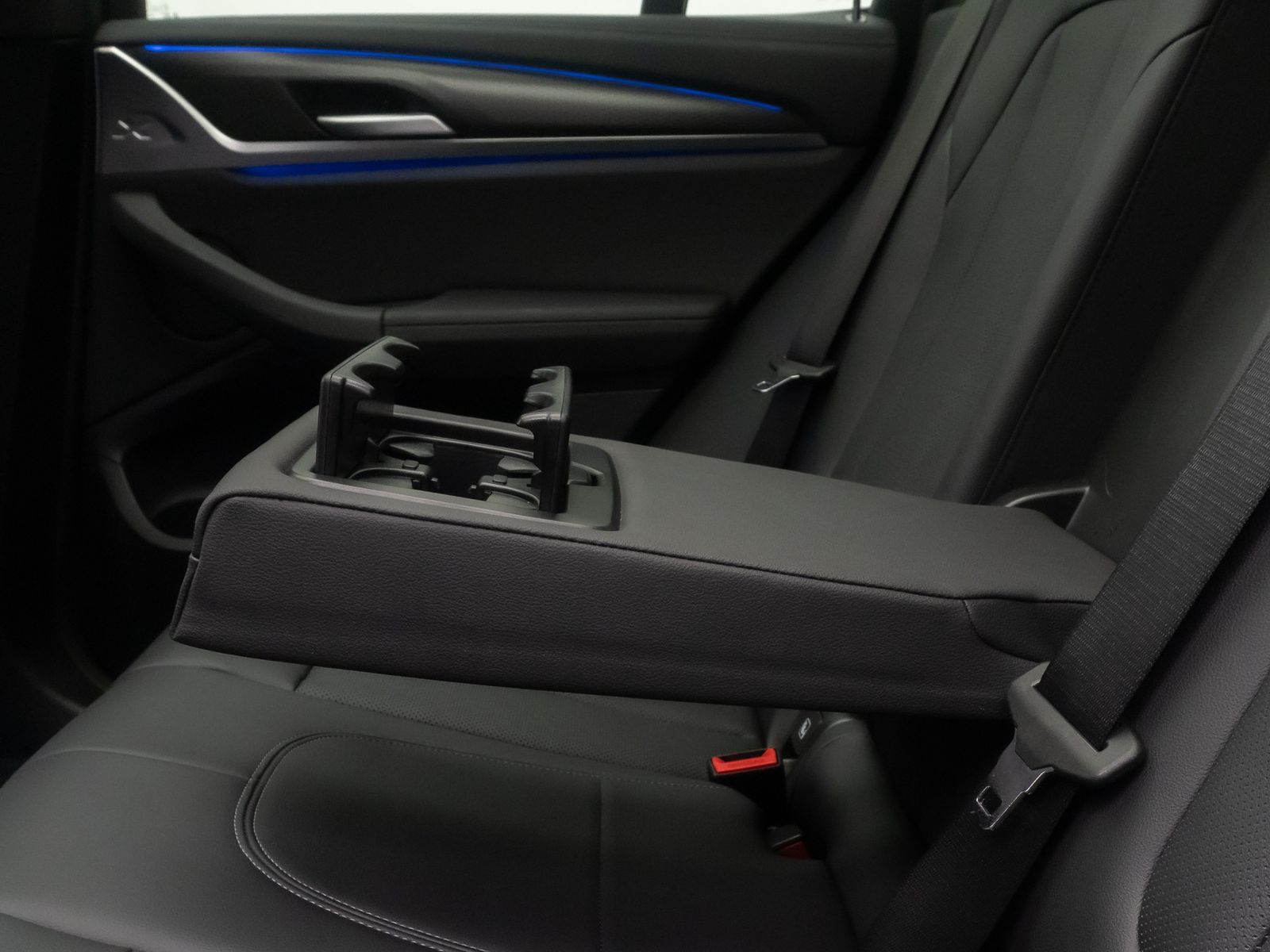 Fahrzeugabbildung BMW X3 M40i Panorama HUD DAB HiFi Laser Kamera 20"