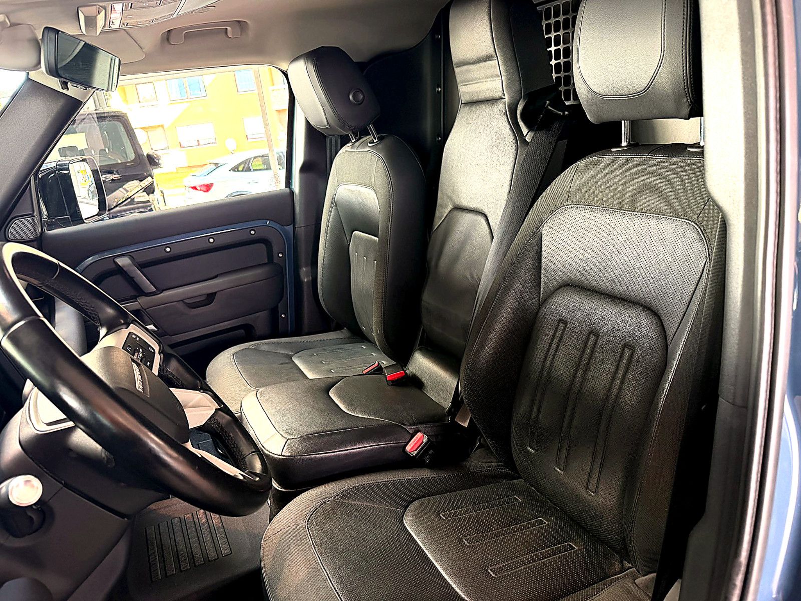 Fahrzeugabbildung Land Rover Defender 110 Hard Top S/3-SITZE/NAVI/LEDER/360''