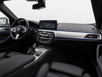 Fahrzeugabbildung BMW 540d xD Tour M Sport HUD HiFi Laserlicht 19``