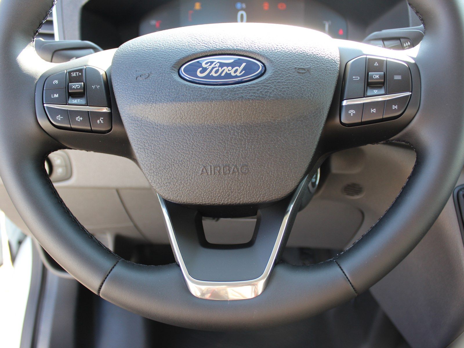 Fahrzeugabbildung Ford Transit 350 L3 Einzelkabine Trend