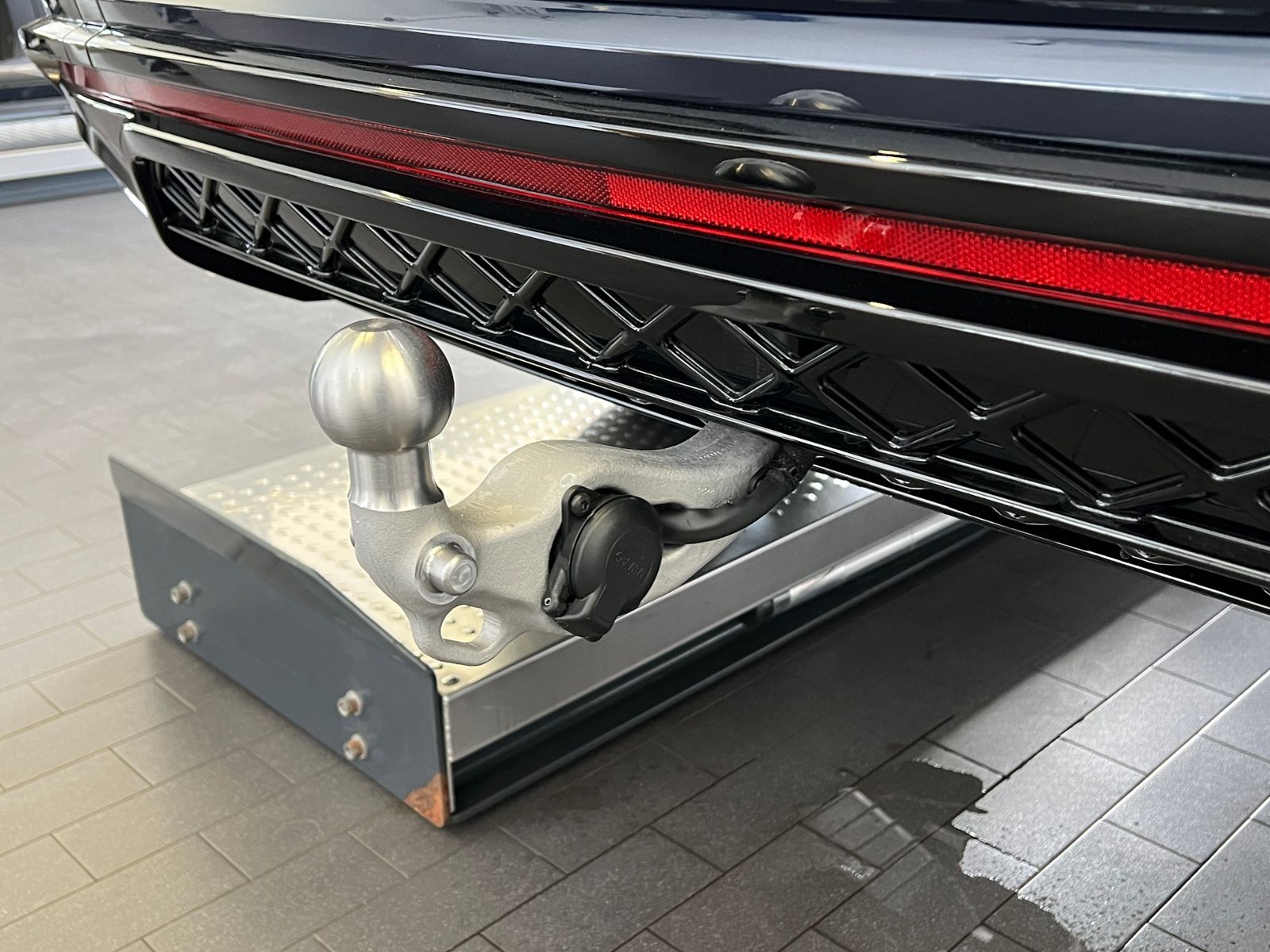 Fahrzeugabbildung Volkswagen Touareg R-Line 3.0 V6 TDI 4MOTION *AHK, LED, Luf