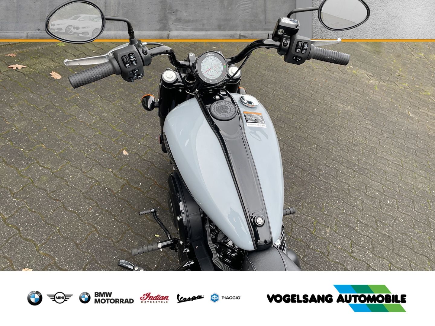 Fahrzeugabbildung Indian Chief Bobber Dark Horse, Navigation, seitl. Kenn