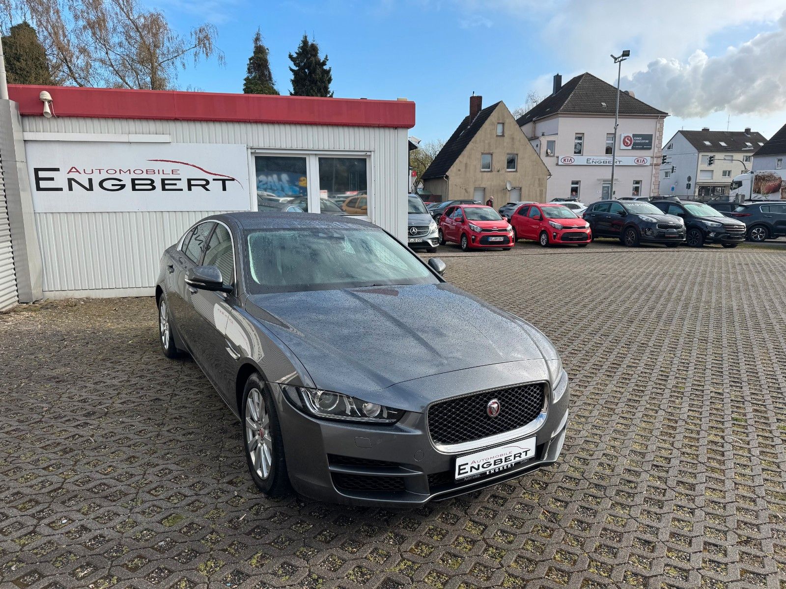 JAGUAR XE