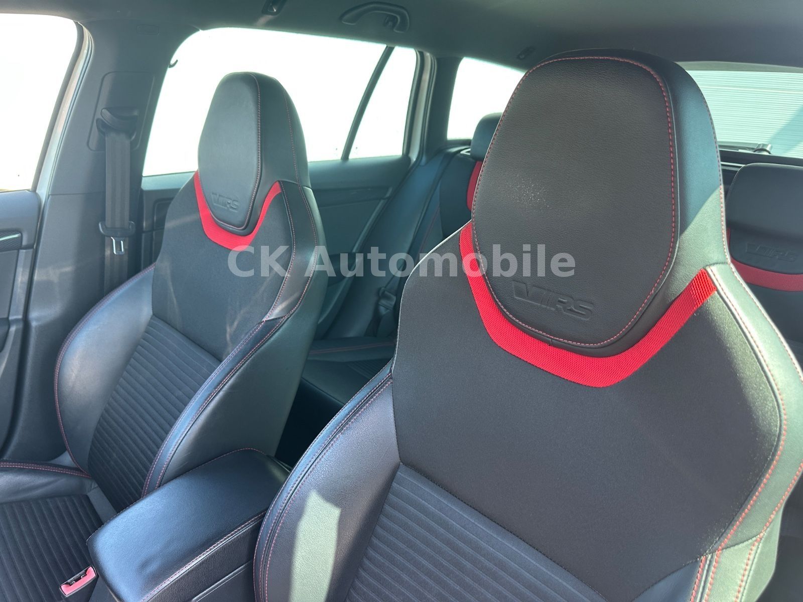 Fahrzeugabbildung SKODA Octavia Combi RS 2.0 TDI DSG/Navi/Bi-Xenon/PDC